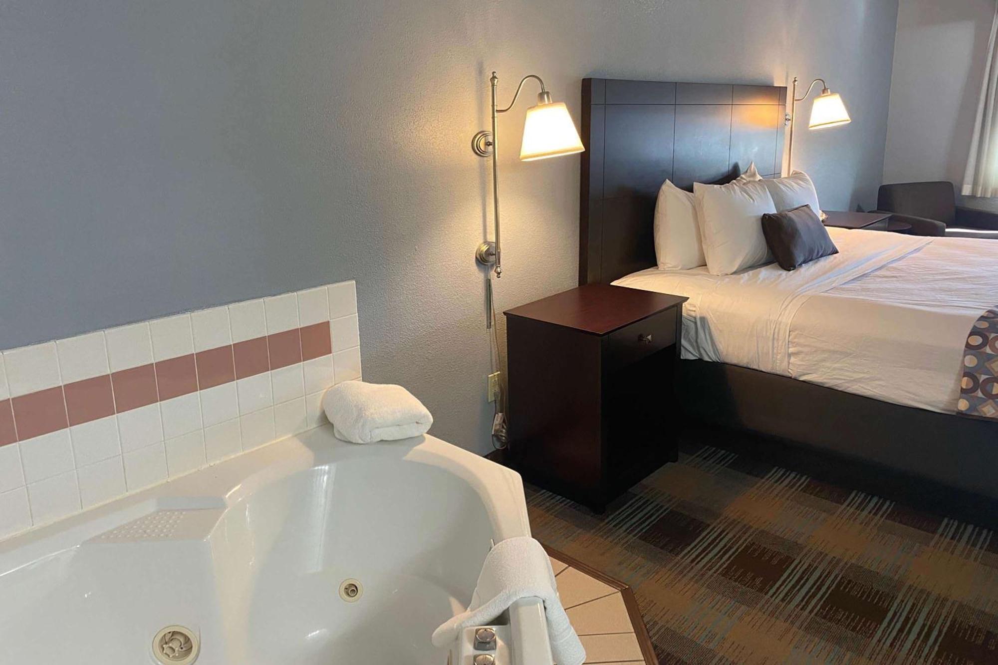 Baymont By Wyndham Danville Il Ngoại thất bức ảnh